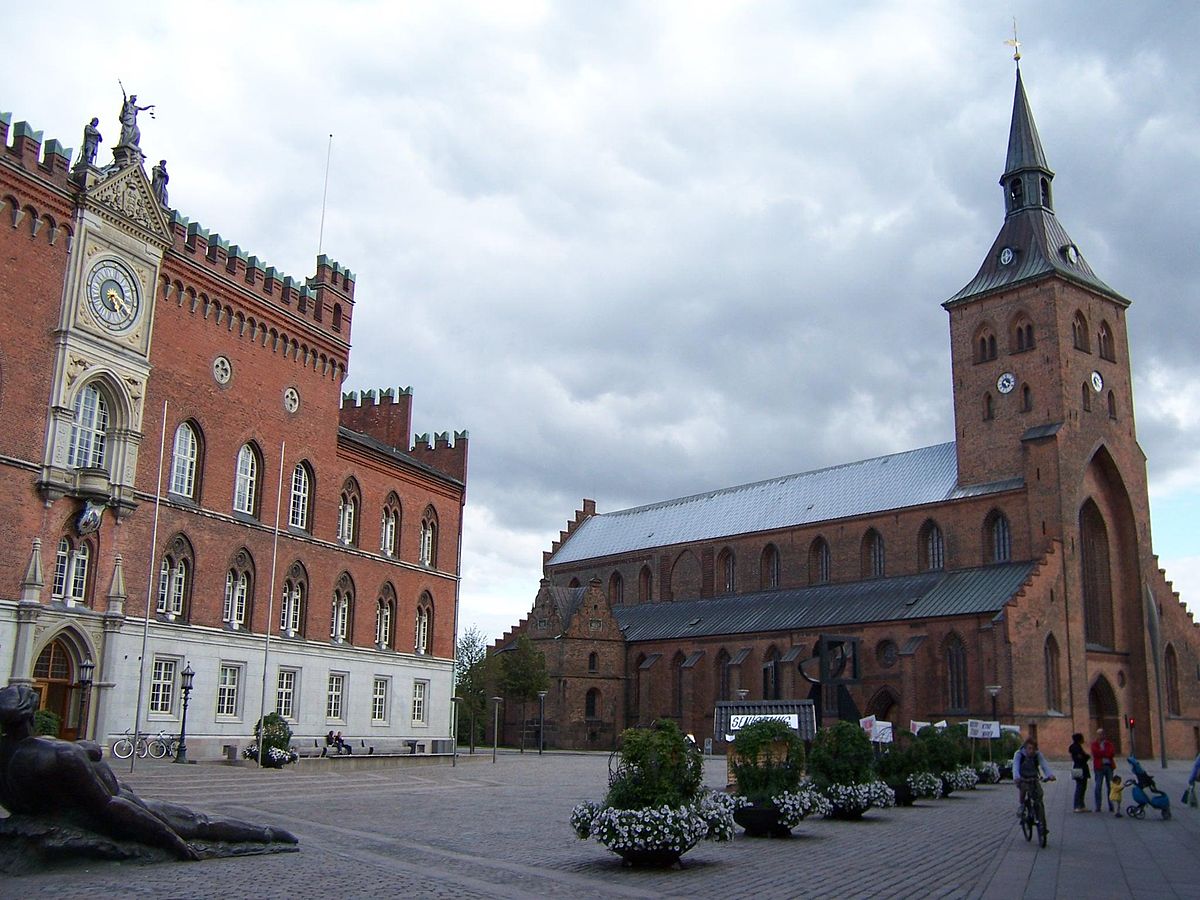 Odense - municipio e cattedrale.jpg
